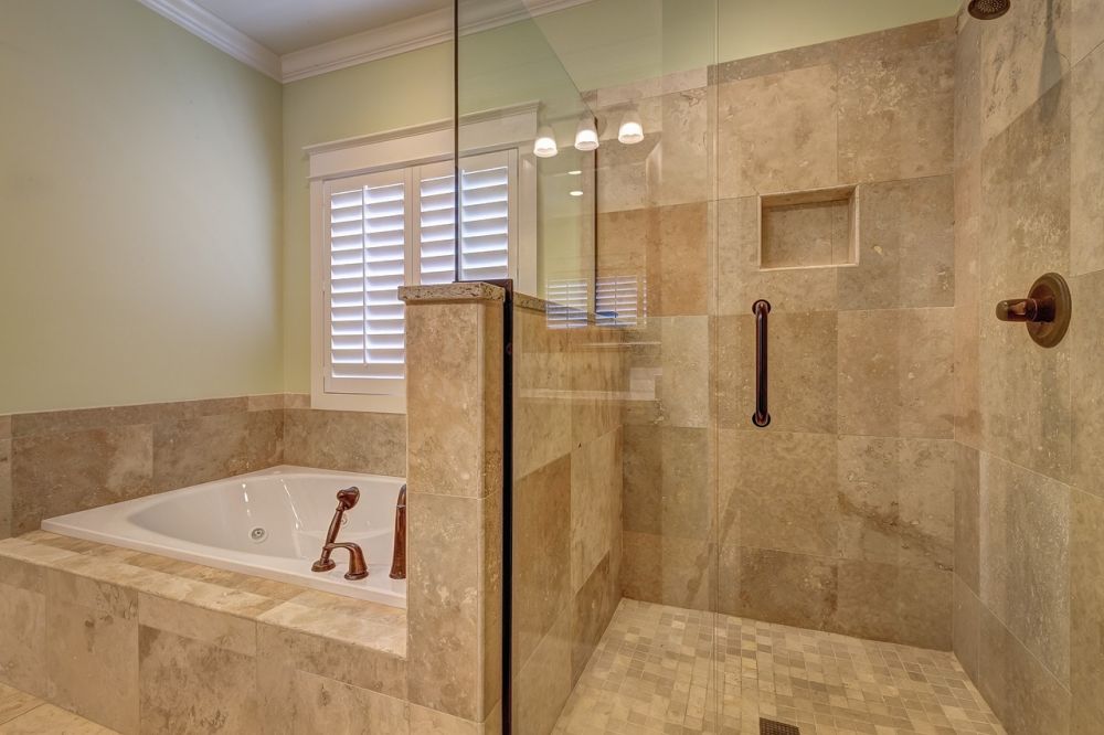 Inredning av ett litet badrum: Optimera utrymmet och skapa funktionell stil